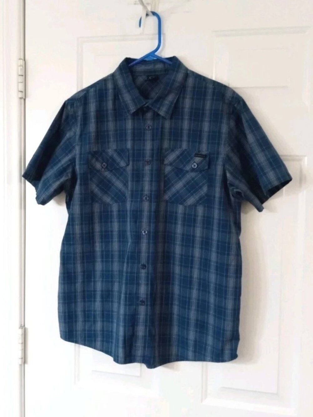 Oakley Shirt Men's Size Large Blue Plaid Short Sleeve Button Up Preppy Casual